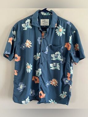 American Eagle short sleeve Floral Button down Shirt Mens Size xs blue